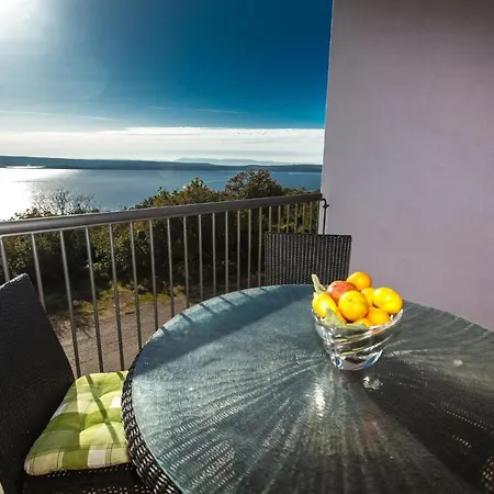 Alana 3 Loggia Apartment